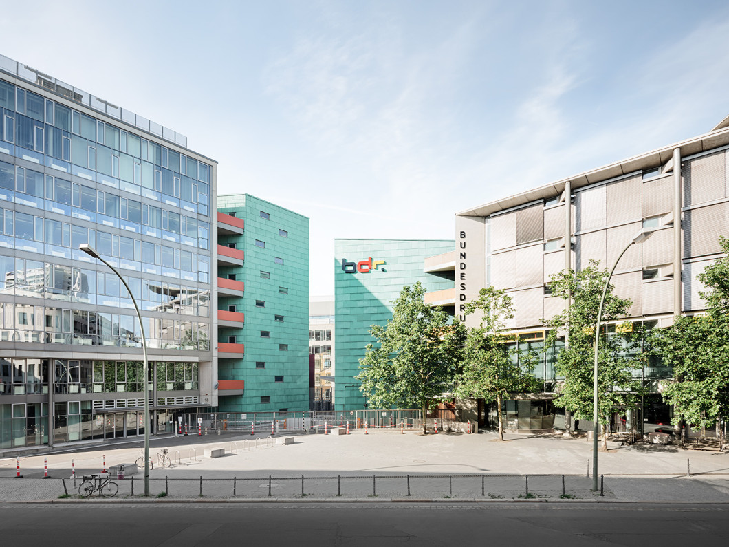 Eingang zum Gelände der Bundesdruckerei-Gruppe